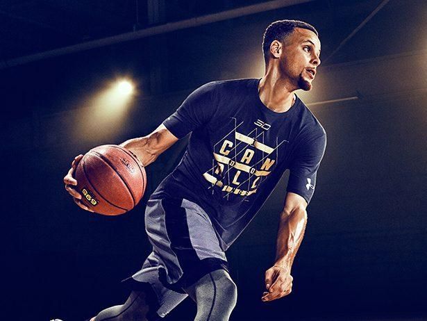 足球赛事中 足球赛事中