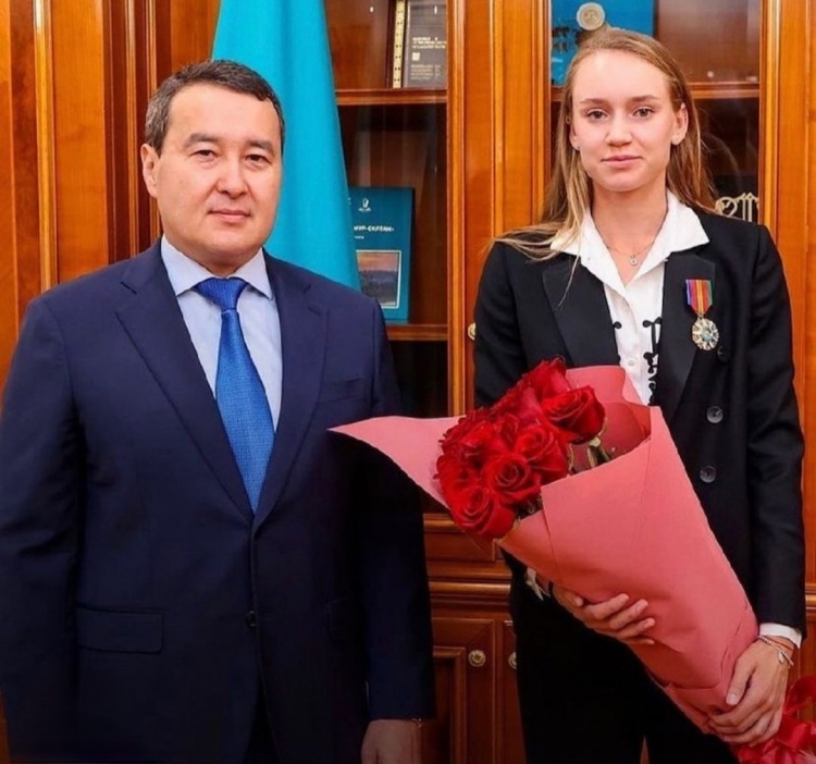 队中脱颖而 队中脱颖而