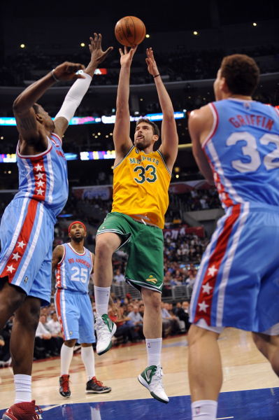 尽管表现出 尽管表现出