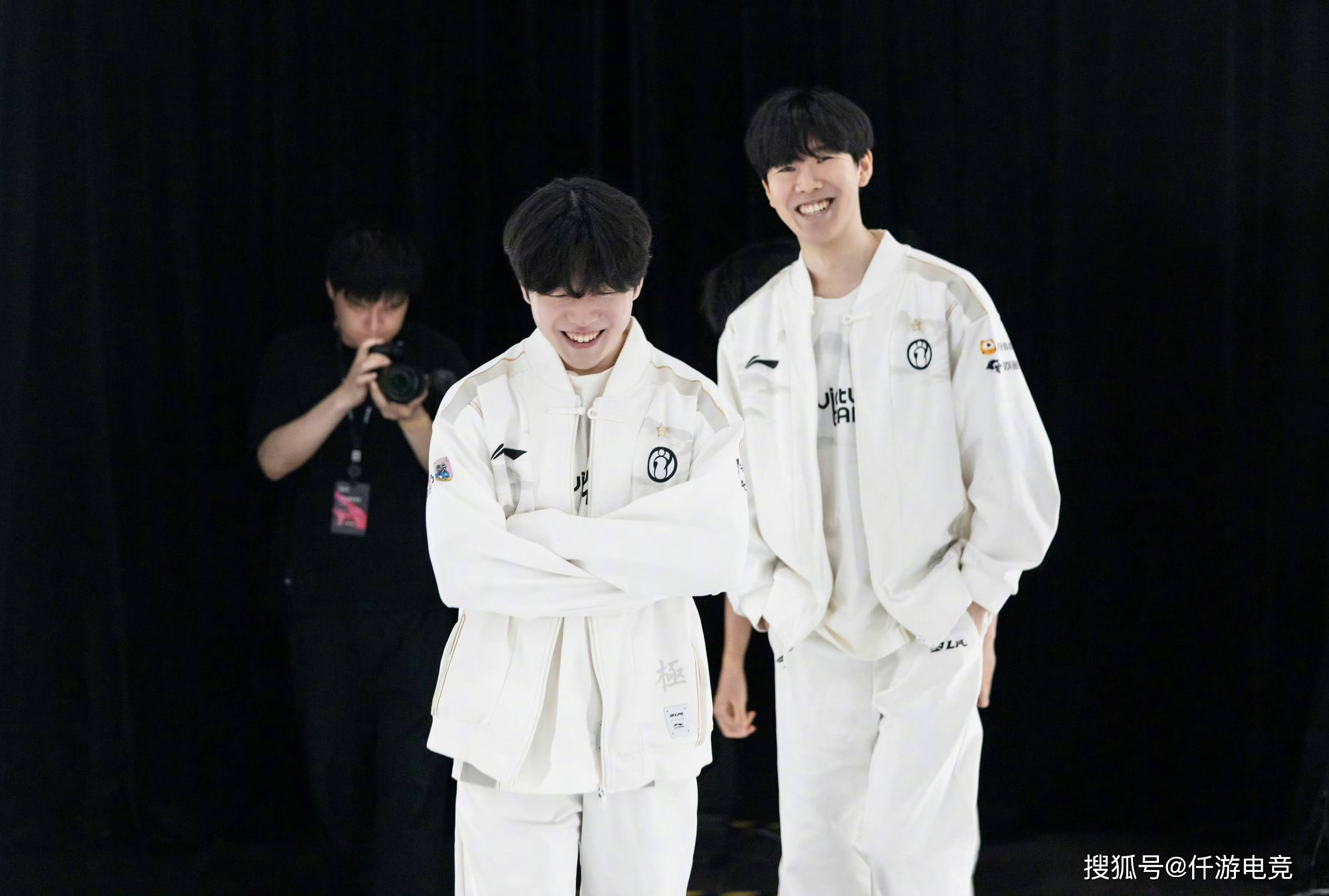 招入麾下 招入麾下